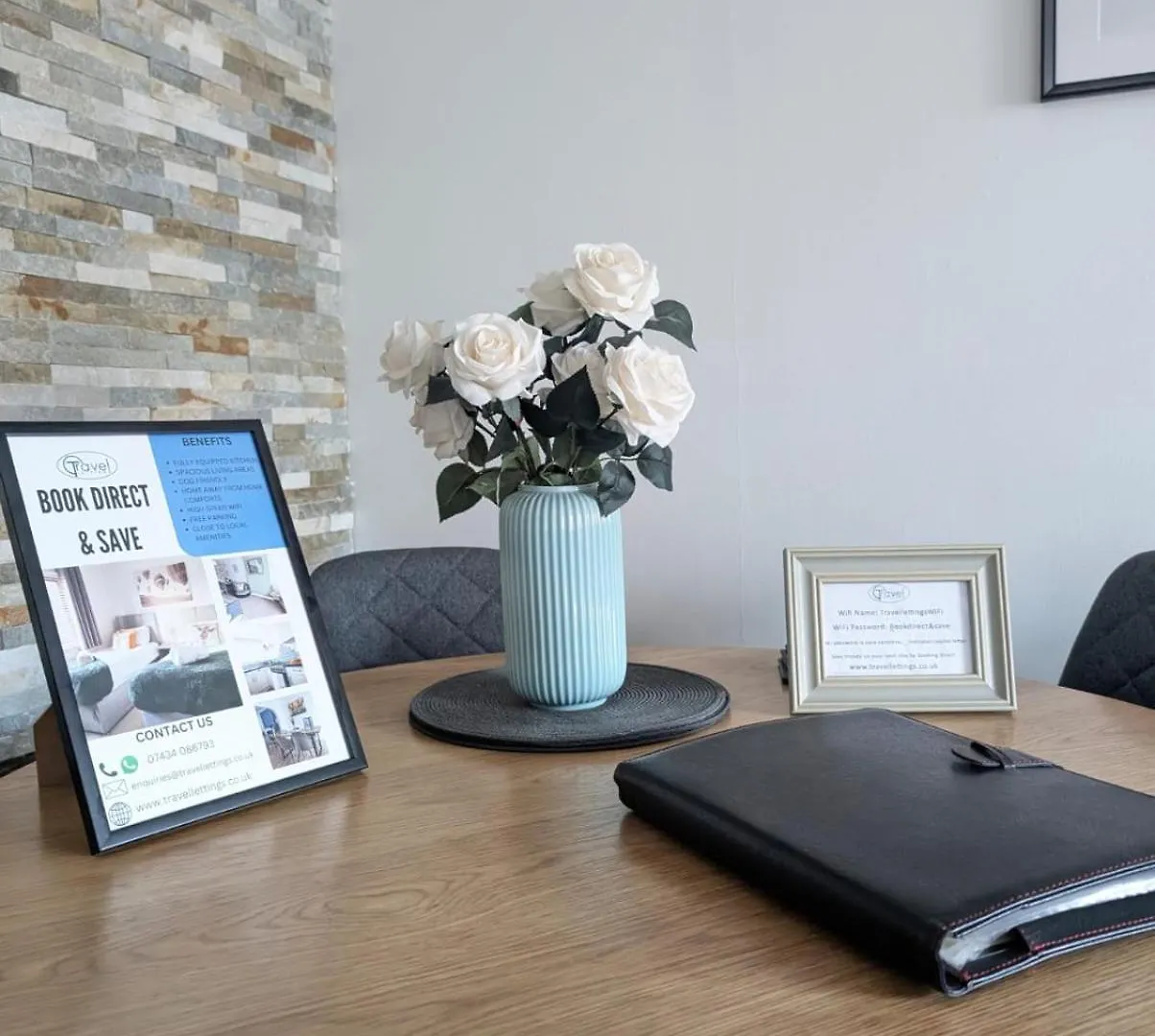 Holiday home 2Br-Dean House-Kitchen-Dog Friendly-Parking-Fast Wifi Villa Doncaster